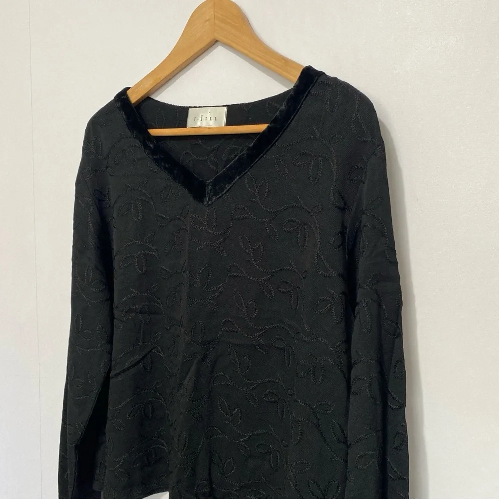 J. Jill Black Embroidered V-Neck Long Sleeve Top XL Textured Floral Made in‎ USA